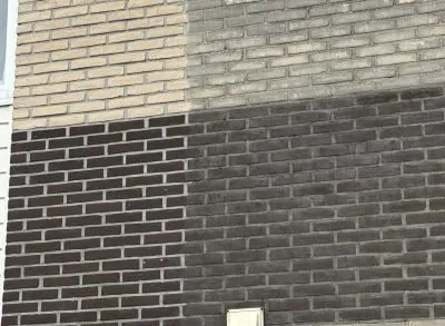 Verzorgde gevel van een woning na gevelreiniging.